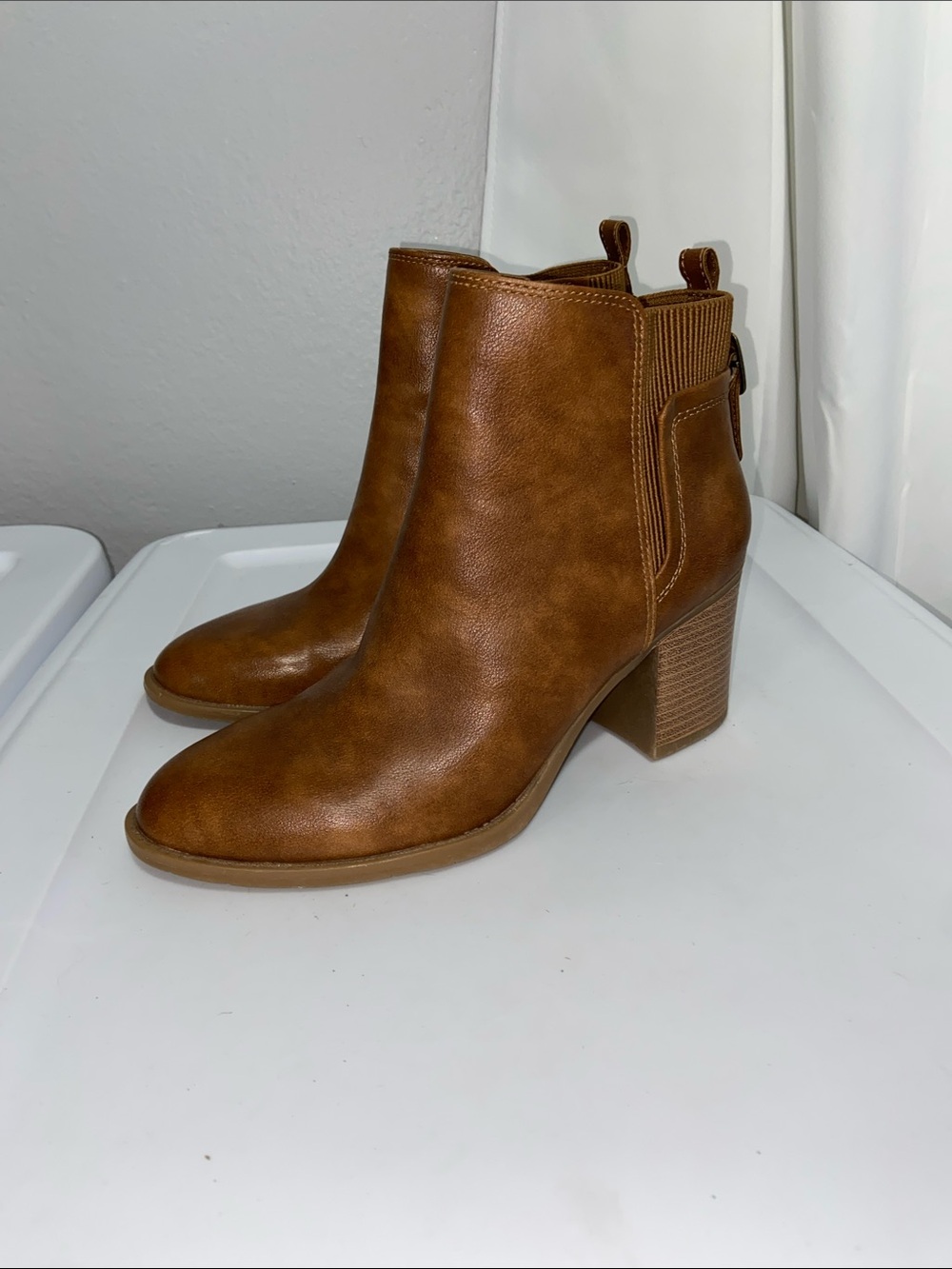 Baretraps ankle heeled bootie